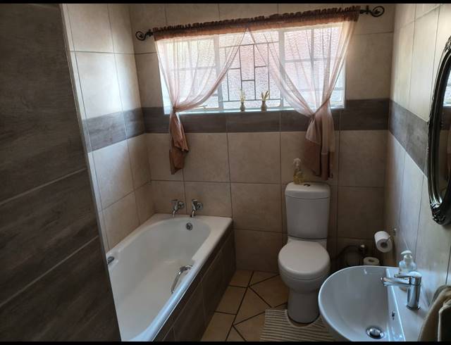 4 BEDROOM HOUSE FOR SALE IN SAFARI GARDENS